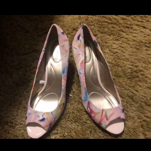 Floral patterned heels - Picture 2 of 4